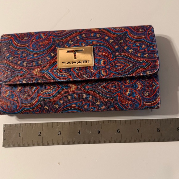 Tahari Multicolor Paisley Women's Clutch Identity Protect Lining CC & Bill Slips - Picture 12 of 16